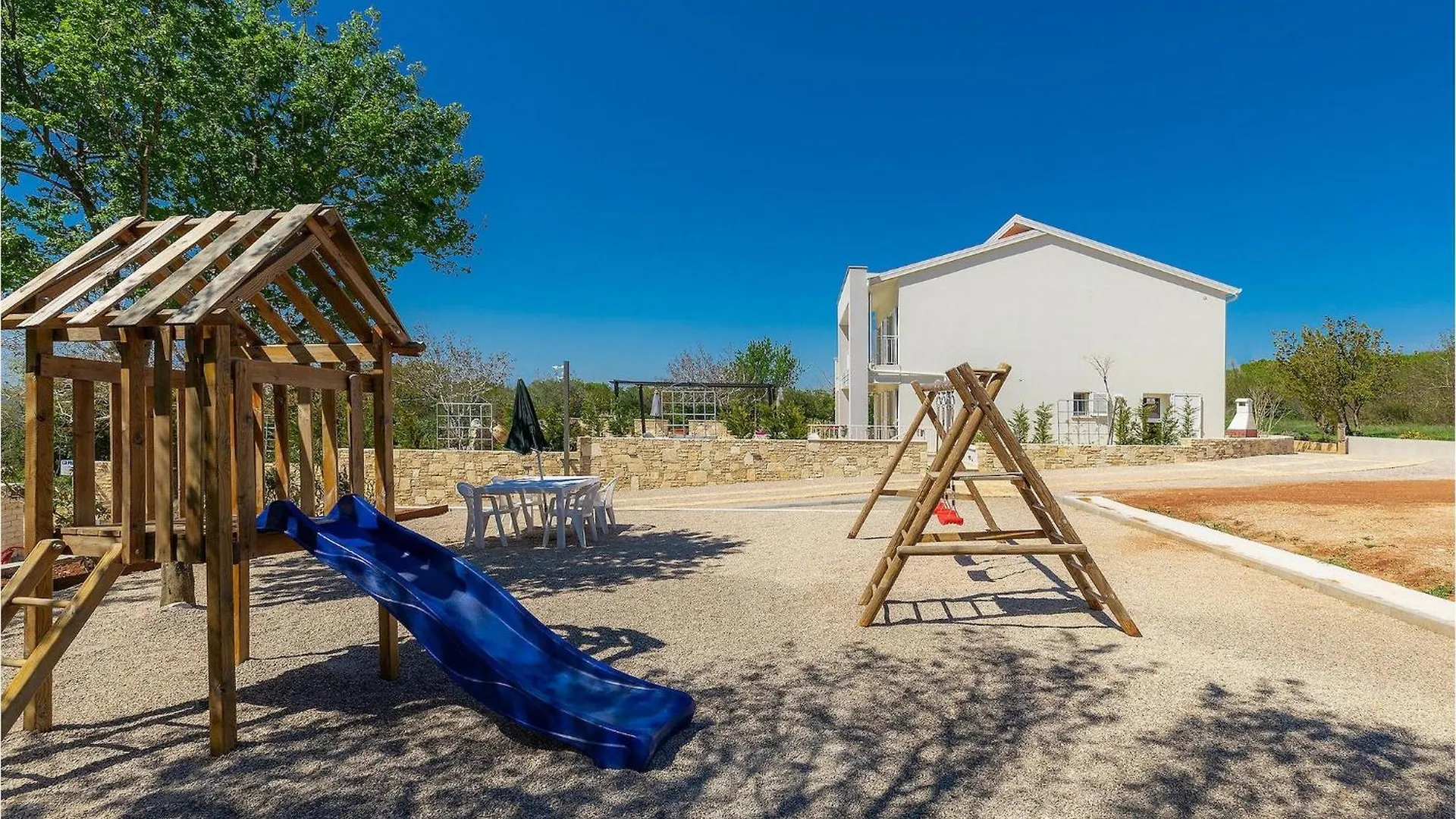Villa Debora contacts